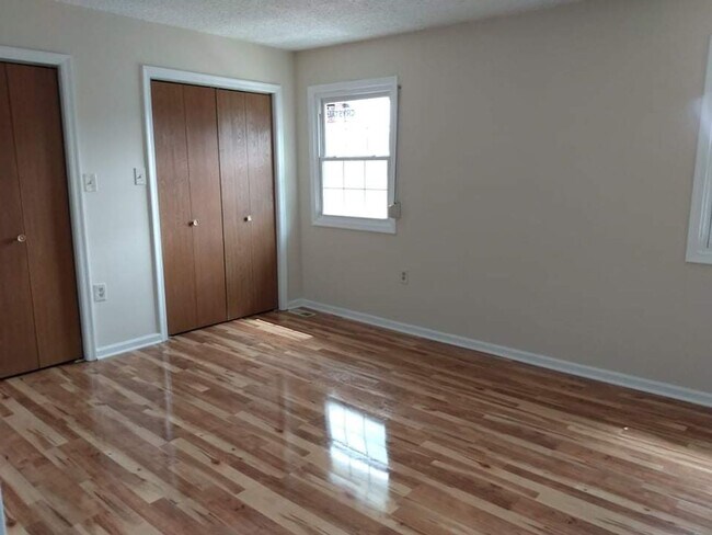 Building Photo - Very nice 3 bedroom Bethlehem Townhouse