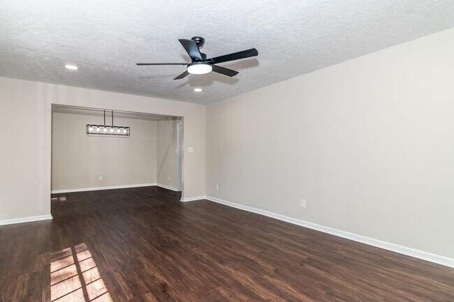Building Photo - 4375 Lake Idylwilde Dr
