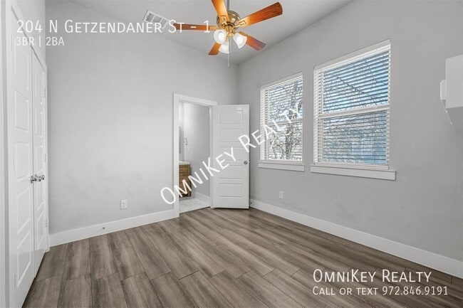 Building Photo - 204 N Getzendaner St