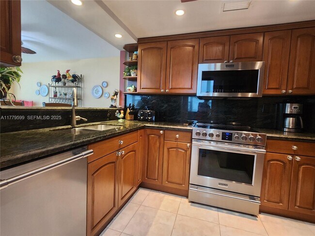 Building Photo - 3505 S Ocean Dr