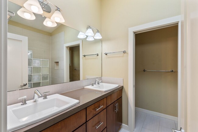 Building Photo - Beautiful 3-bdrm/2.5-bath in Beaumont-Wils...