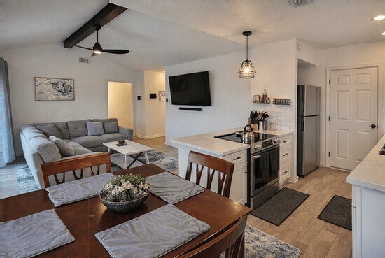 Building Photo - 10907 Sageriver Dr