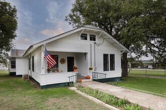 Building Photo - 23181 US Hwy 290