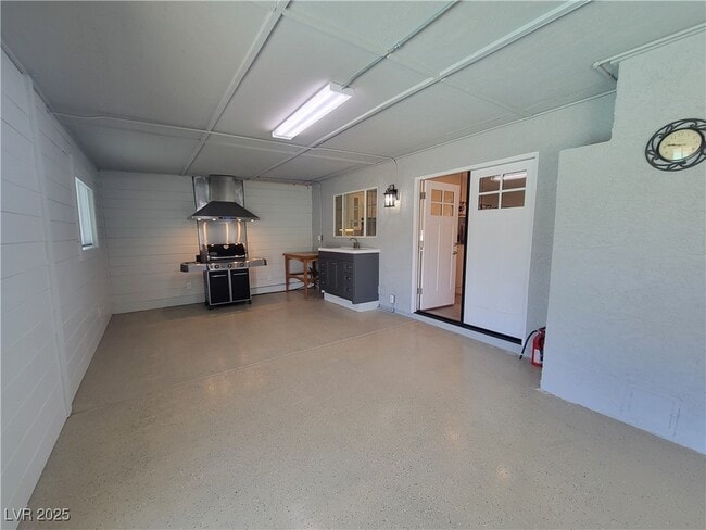 Building Photo - 5836 Corazon Dr
