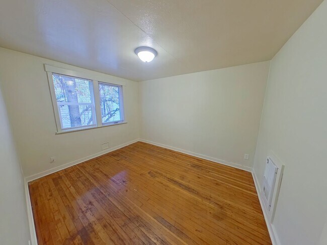 Building Photo - Glacier Tri-Plex