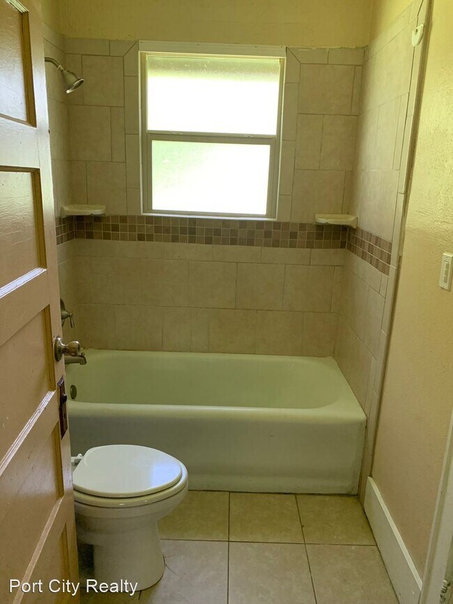 Building Photo - 3 br, 1.5 bath House - 3136 West Laurel