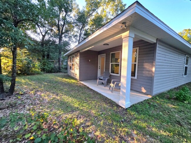 Building Photo - Discover the Style & Comfort in this new 3 Bedroom, 2 Bath Home.