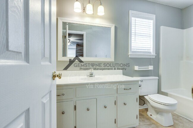 Building Photo - 1135 Wedgewood Dr