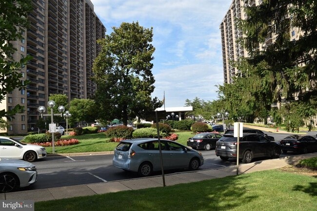 Building Photo - 3705 S George Mason Dr