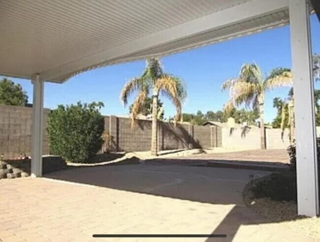 Building Photo - 3250 W Helena Dr