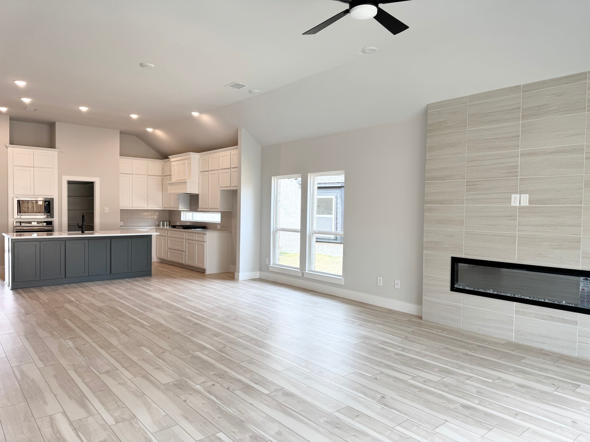 Building Photo - 6113 Tahoe Winds Dr