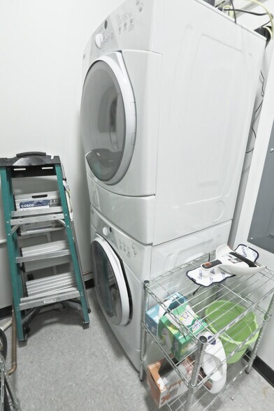 Building Photo - 941 Penn Ave