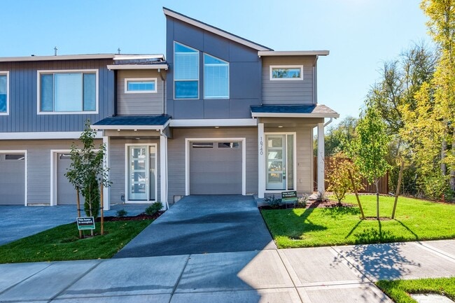 Building Photo - Pleasant Valley Villages 3 Bedroom Townhome with Community Center