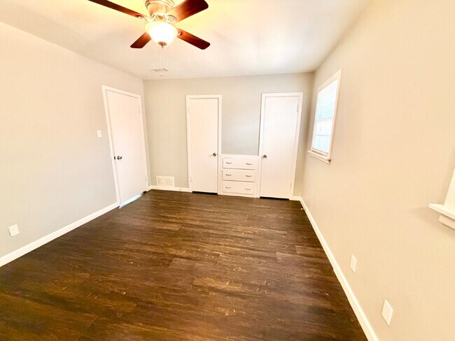 Building Photo - "Charming 3-Bed, 2-Bath Home with 1,410 Sq Ft in Lubbock's Heart"