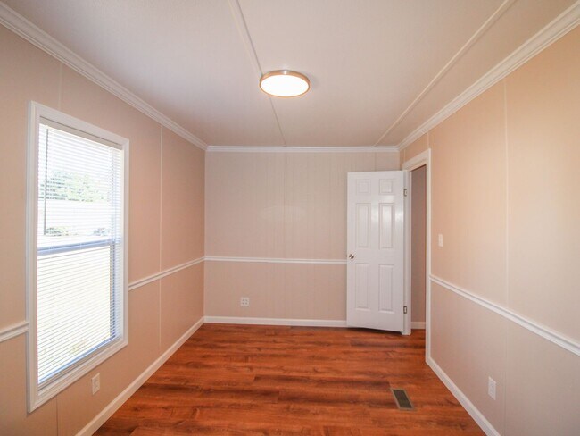 Building Photo - Recently Updated Manufactured Home!