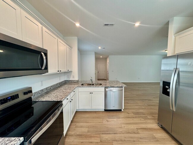 Building Photo - 4BR/2.5BA Two Car Garage in Element Park