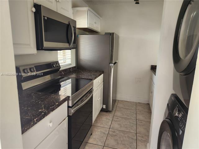Building Photo - 9962 Twin Lakes Dr