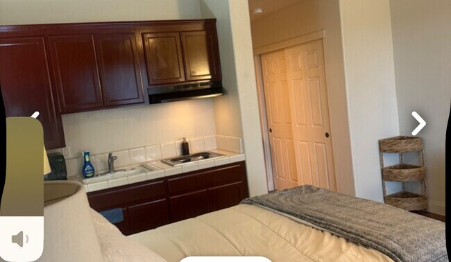 Building Photo - 201 Shrike Cir