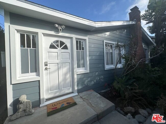 Building Photo - 716 Sunset Ave