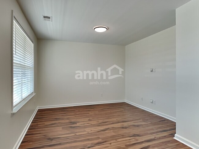 Building Photo - 128 Martello Rd