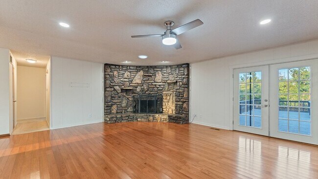 Building Photo - 403 S 37th St