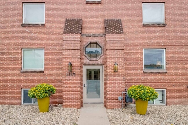 Building Photo - Colorado Blvd Apartments