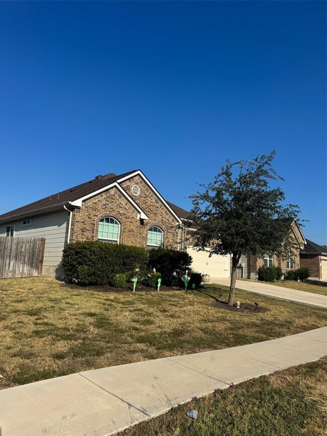 Building Photo - 401 Hyltin St