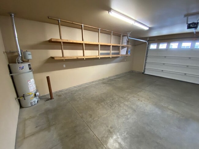 Building Photo - Great 3 Bedroom 2 Bath House on the West side!