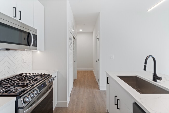 Building Photo - 3140 N Clybourn Ave