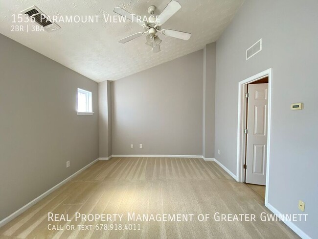 Building Photo - Charming End Townhome in a Great Location!