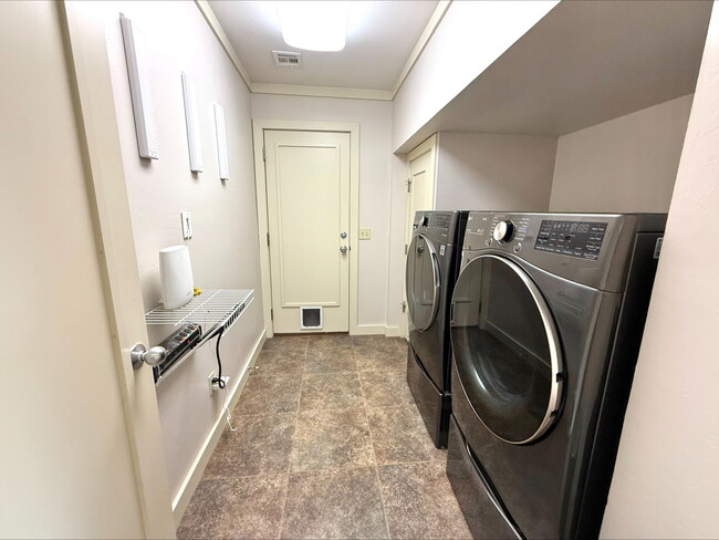 Building Photo - 1004 Brookside Dr