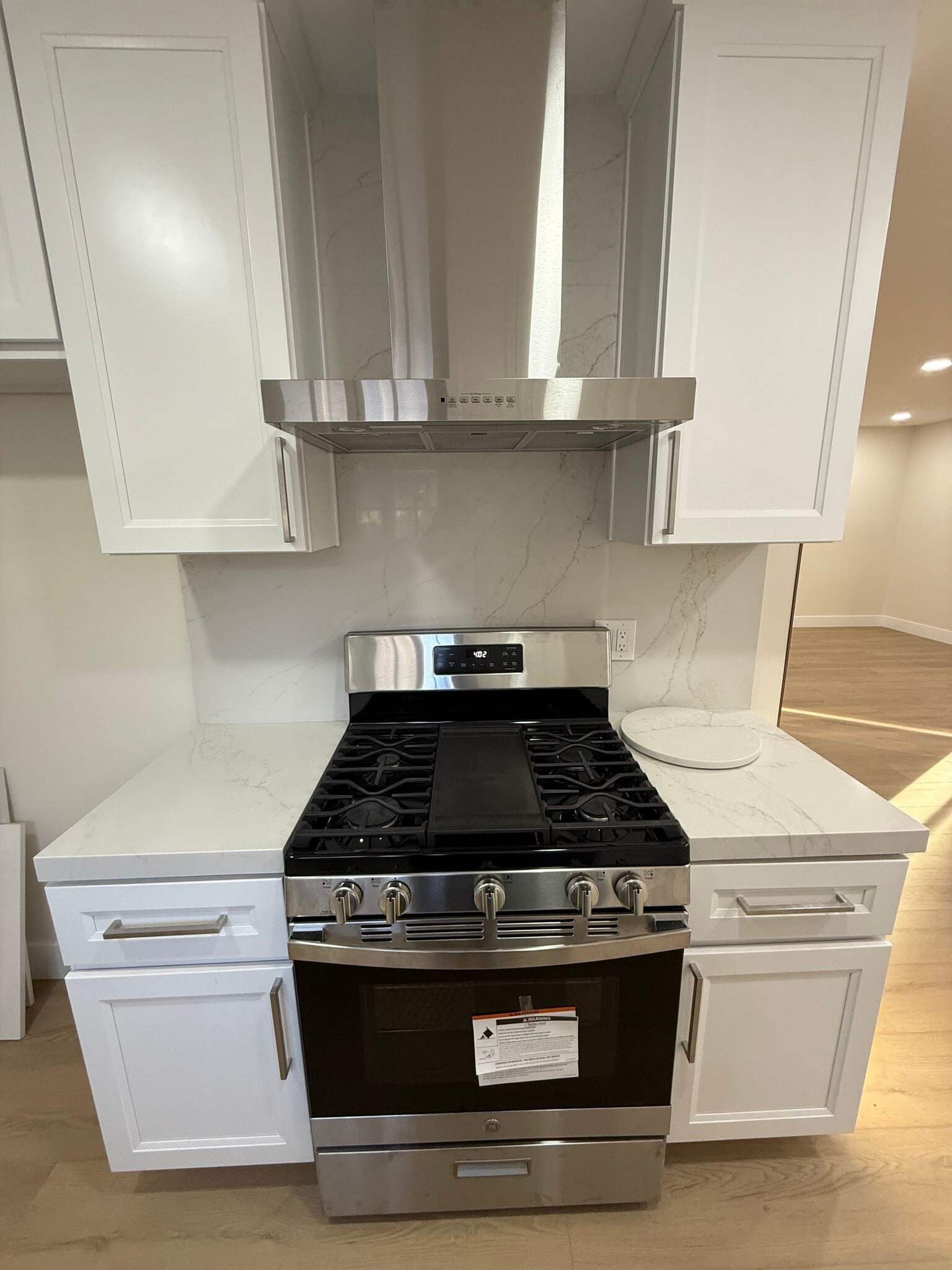 Building Photo - 9123 Woodley Ave