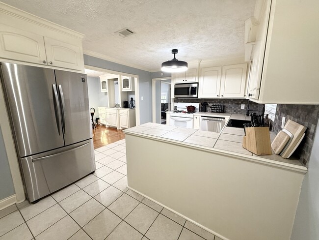 Building Photo - 3251 Crafton St