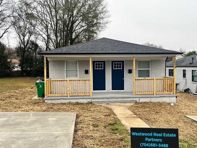 Primary Photo - 2601 Dundeen St