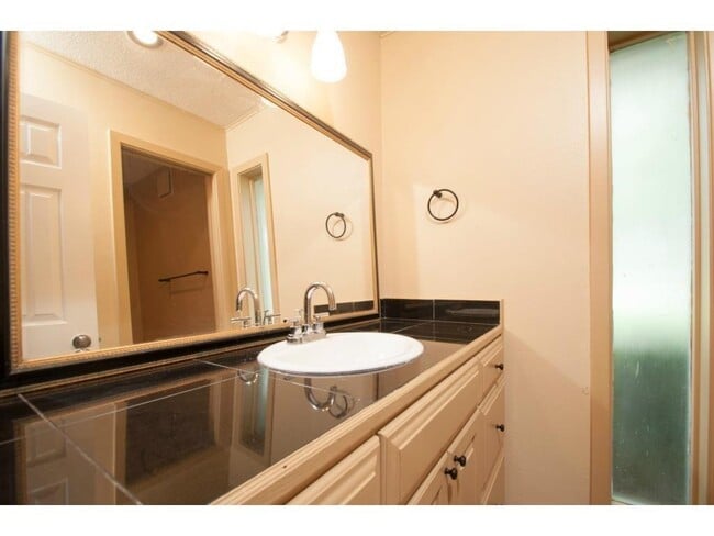 Building Photo - 2 Randolph Pl