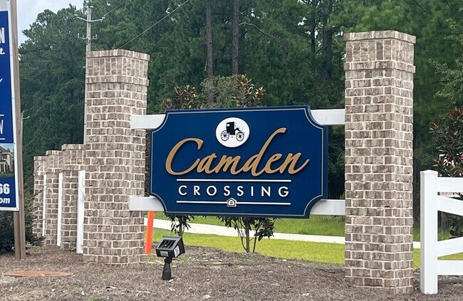 Building Photo - 5 bedroom, 3 bath home in Savannah, near I-16