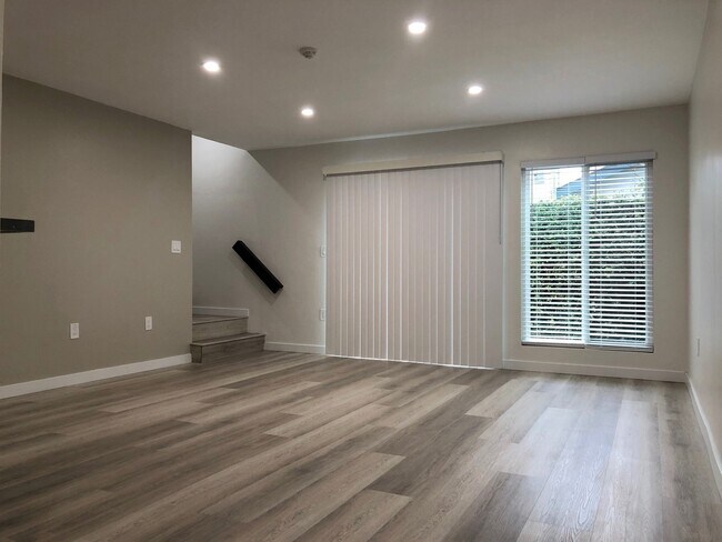 Interior Photo - 2411 Mathews Ave