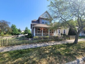 Building Photo - LARGE DOWNTOWN HOME WITH LARGER THAN AVERA...