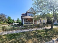 Building Photo - LARGE DOWNTOWN HOME WITH LARGER THAN AVERA...