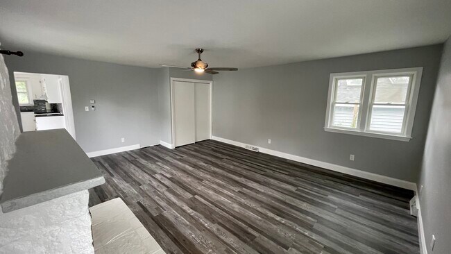 Living room - 20 Lakeview Pl