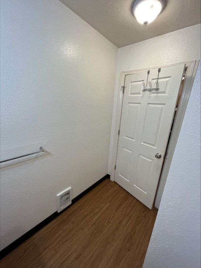 Building Photo - Super cute Centralia Studio