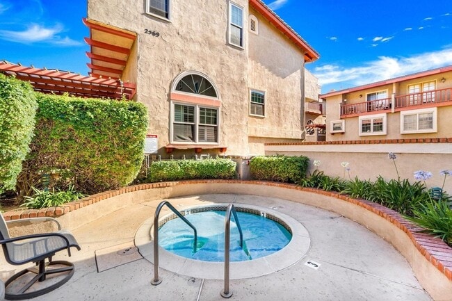 Building Photo - Beautiful Townhome on The Legends Golf Cou...