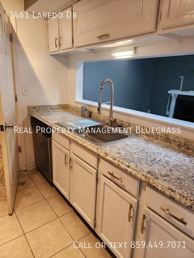 Building Photo - 3461 Laredo Dr