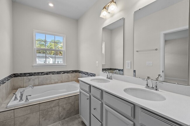 Building Photo - 1509 Newpoint Dr
