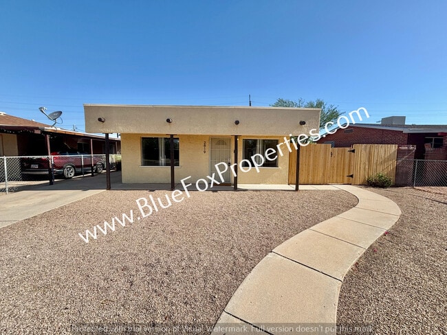 Primary Photo - 2819 E 20th St