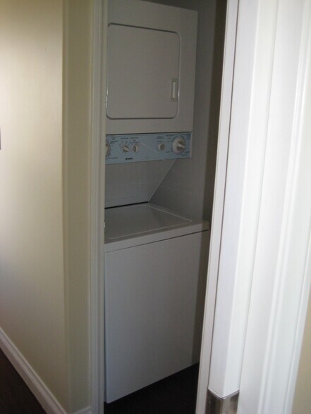 Washer & Dryer Unit - 4447 Don Milagro Dr
