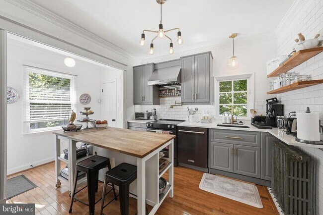 Building Photo - 3357 Stuyvesant Pl NW