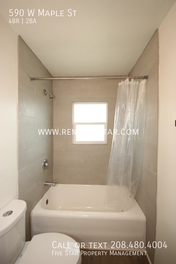 Building Photo - 590 W Maple St