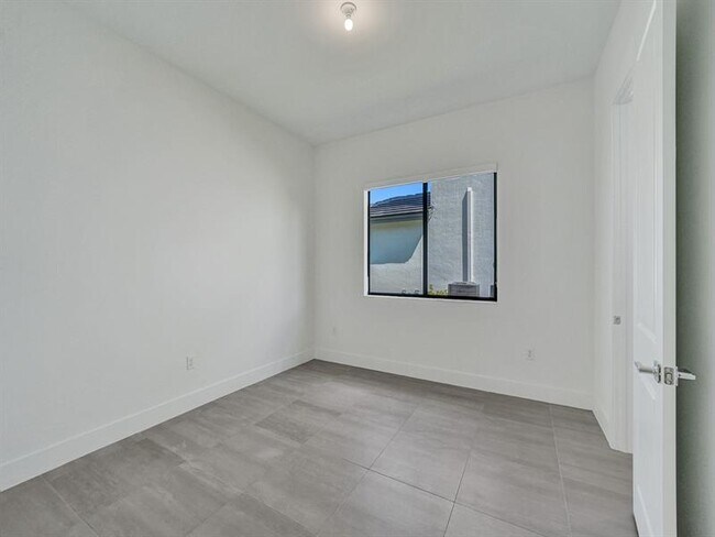 Building Photo - 5736 SW 104th Terrace