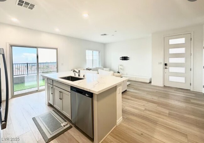 Building Photo - 600 Carriage Hill Dr